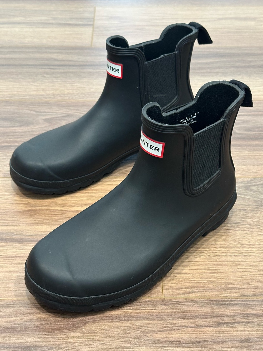 Hunter Original Chelsea Rain Boot in Black Size 10